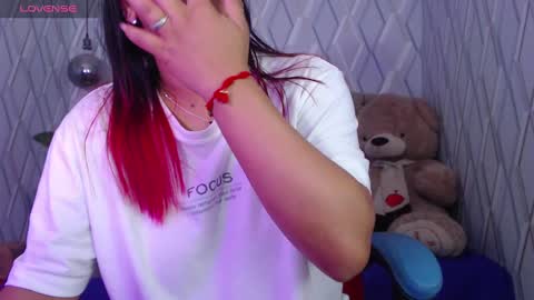 Nicolle Miley online show from 10, 3, 2025