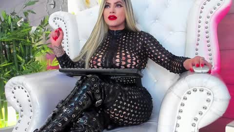 Nicollette Miller online show from 16, 1, 2025