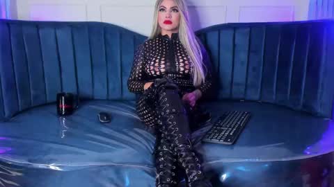 Nicollette Miller online show from 4, 3, 2025