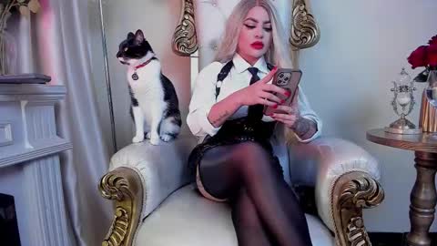 Nicollette Miller online show from 3, 12, 2025