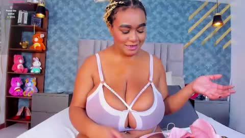 NiiaMoore online show from 11, 5, 2026