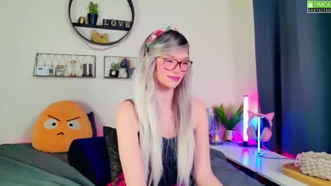 Kitty Chatte online show from 11, 1, 2025