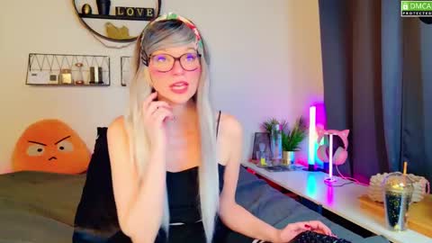 Kitty Chatte online show from 1, 2, 2025