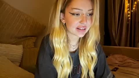 nicolette online show from 25, 12, 2024