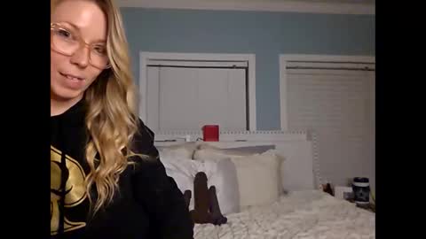 nikkib653466 online show from 19, 4, 2026