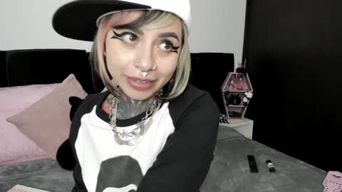 Nikki Ramone   online show from 22, 1, 2025