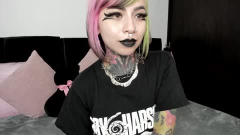 Nikki Ramone   online show from 24, 1, 2025