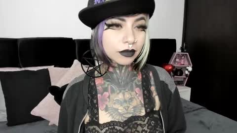 Nikki Ramone   online show from 19, 2, 2025