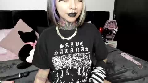 Nikki Ramone   online show from 12, 3, 2025