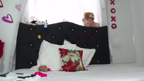 Snapshot of nikol_winick chatting on 28, 2, 2025 nikol_winick online show from 28, 2, 2025