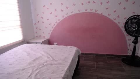 Snapshot of nila_kaia chatting on 12, 10, 2025 nila online show from 12, 10, 2025