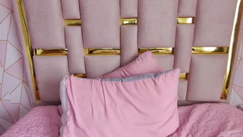 Nina Carther online show from 18, 3, 2026