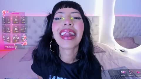 Nina Fox  online show from 9, 11, 2025