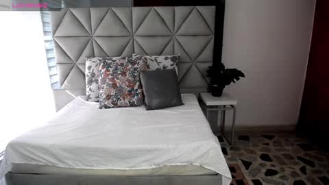  Nina  online show from 18, 1, 2025