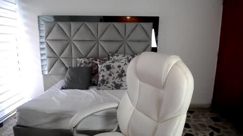  Nina  online show from 23, 1, 2025