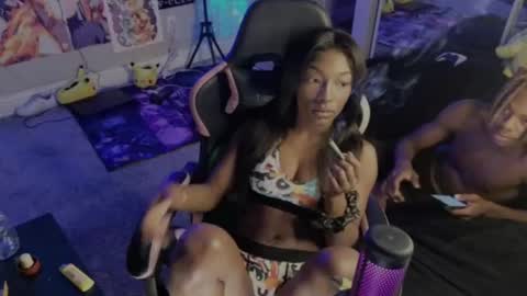 NIVIA WOLFE online show from 23, 9, 2025