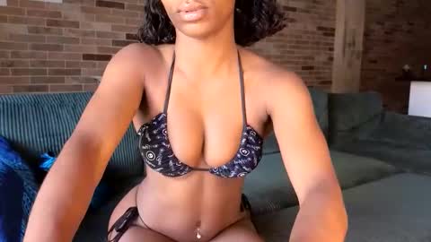 NIVIA WOLFE online show from 15, 5, 2026