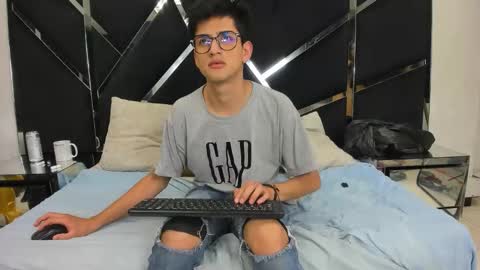 Snapshot of noa_arez chatting on 1, 2, 2026 NoaandArez online show from 1, 2, 2026