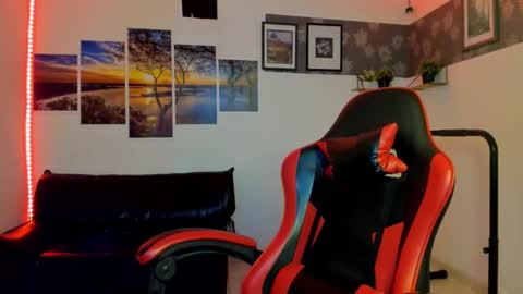 noah_flynn1 online show from 4, 12, 2025