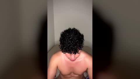 noahlatino35 online show from 26, 4, 2026