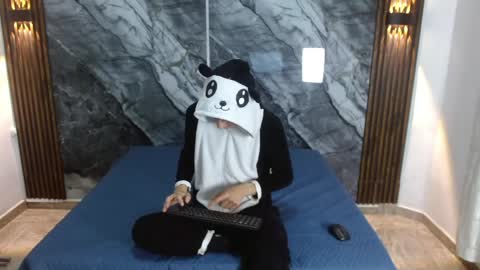 Snapshot of noahwalker__ chatting on 17, 4, 2026 online show from 17, 4, 2026