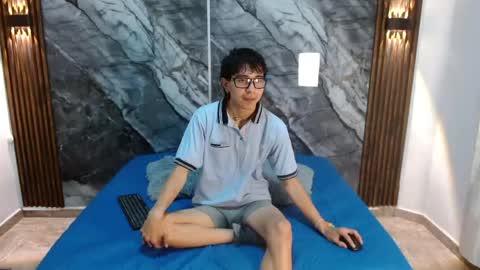 Snapshot of noahwalker__ chatting on 19, 4, 2026 online show from 19, 4, 2026