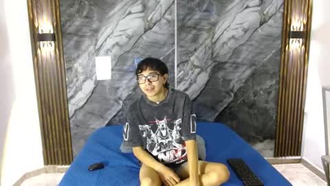 Snapshot of noahwalker__ chatting on 21, 4, 2026 online show from 21, 4, 2026