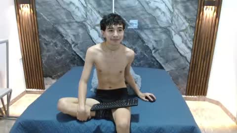 Snapshot of noahwalker__ chatting on 22, 4, 2026 online show from 22, 4, 2026