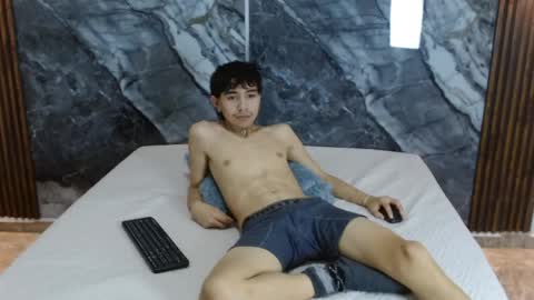 Snapshot of noahwalker__ chatting on 23, 4, 2026 online show from 23, 4, 2026