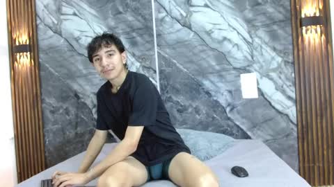 Snapshot of noahwalker__ chatting on 25, 4, 2026 online show from 25, 4, 2026