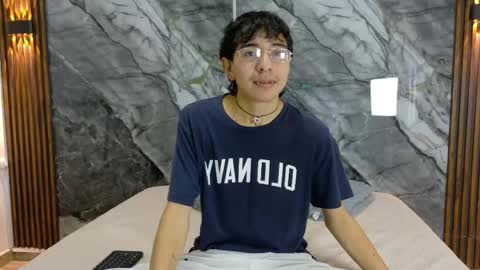 Snapshot of noahwalker__ chatting on 4, 5, 2026 online show from 4, 5, 2026