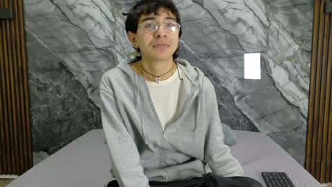 Snapshot of noahwalker__ chatting on 11, 5, 2026 online show from 11, 5, 2026