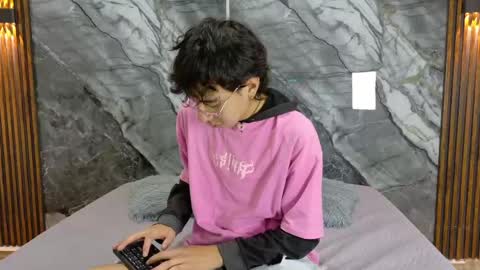 Snapshot of noahwalker__ chatting on 13, 5, 2026 online show from 13, 5, 2026