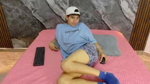 Snapshot of noahwalker__ chatting on 21, 5, 2026 online show from 21, 5, 2026