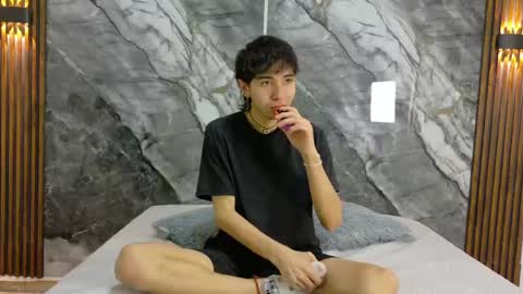 Snapshot of noahwalker__ chatting on 27, 5, 2026 online show from 27, 5, 2026