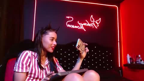 Noha Thomson online show from 2, 11, 2025