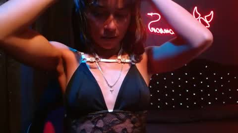 Noha Thomson online show from 17, 4, 2026