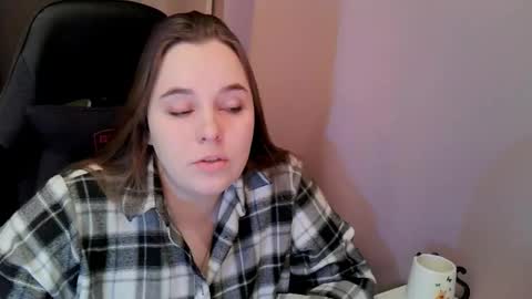 noir_ember_ online show from 28, 11, 2025