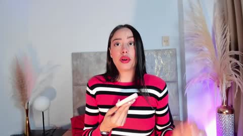 Nora Da Silva online show from 5, 2, 2025