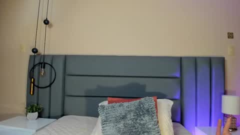 Nora Da Silva online show from 25, 9, 2025