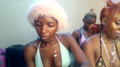 Snapshot of norababy20 chatting on 25, 6, 2026 Norababy20 online show from 25, 6, 2026