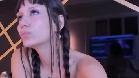 Snapshot of novabeaumont chatting on 23, 11, 2025 novabeaumont online show from 23, 11, 2025