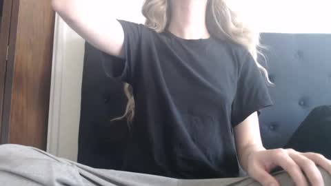 Snapshot of novafrey chatting on 12, 3, 2025 Olivia online show from 12, 3, 2025