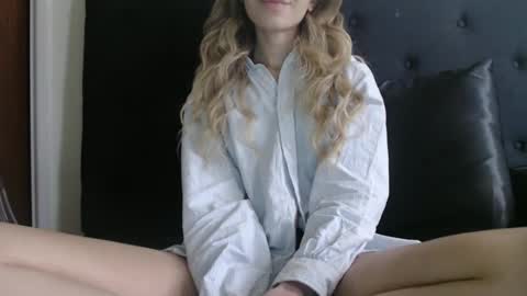 Snapshot of novafrey chatting on 6, 10, 2025 Olivia online show from 6, 10, 2025