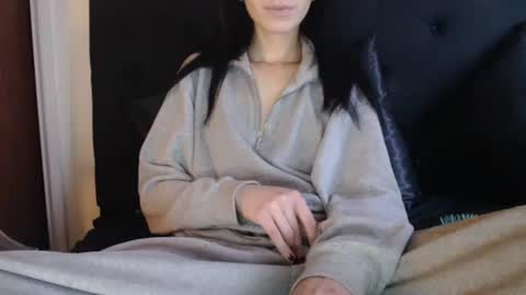 Snapshot of novafrey chatting on 28, 10, 2025 Olivia online show from 28, 10, 2025