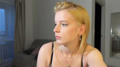 nura_foxx online show from 12, 7, 2026