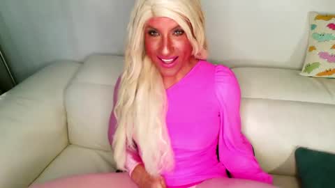 Snapshot of nylonbreanna chatting on 21, 10, 2025 Breanna Rae online show from 21, 10, 2025