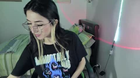 Snapshot of nymph_frida chatting on 5, 3, 2025 Frida online show from 5, 3, 2025