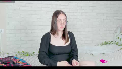 Snapshot of nymphalean chatting on 4, 11, 2025 Kat online show from 4, 11, 2025