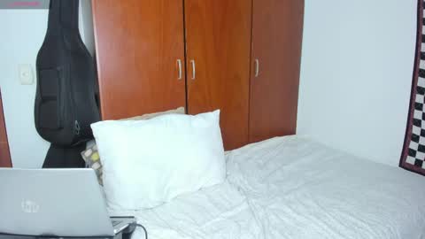 Laura nyu online show from 28, 12, 2024